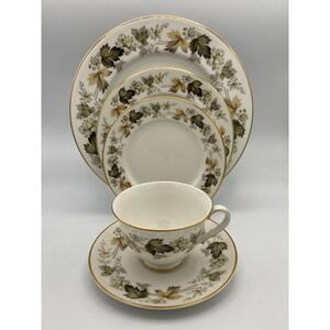 Royal‎ Doulton Larchmont 5 Pc. Place Setting (s) Dinner Salad Bread Plate Cup